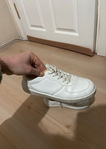 Beyaz Minimalist Kadın Spor Ayakkabı - Görsel 2