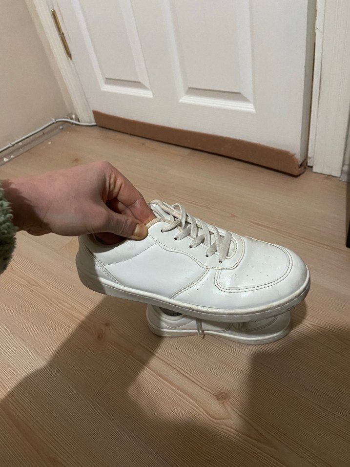 Beyaz Minimalist Kadın Spor Ayakkabı - Görsel 2