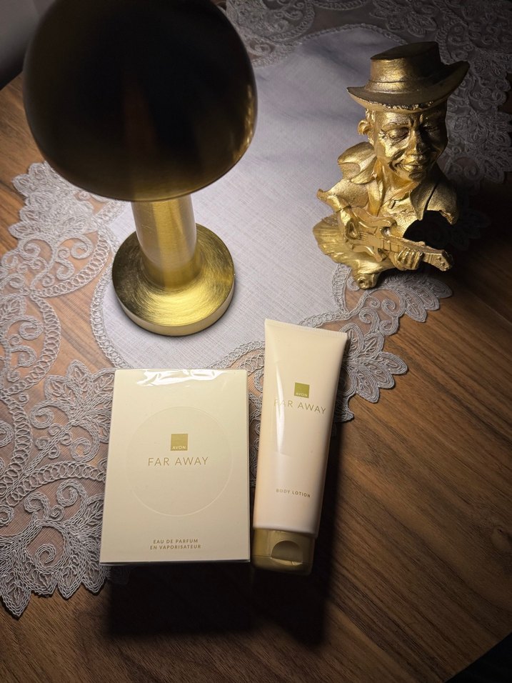 Far Away Kadın Parfümü ve Vücut Losyonu - Görsel 4