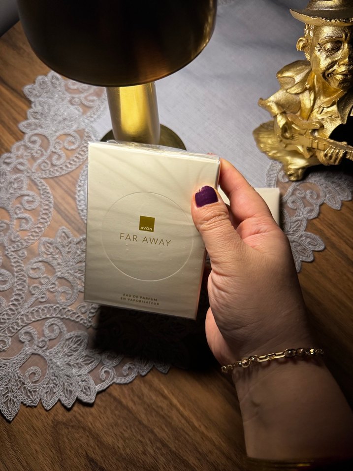 Far Away Kadın Parfümü ve Vücut Losyonu - Görsel 2