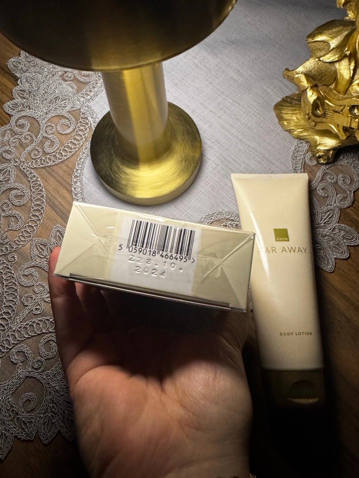 Far Away Kadın Parfümü ve Vücut Losyonu - Görsel 3