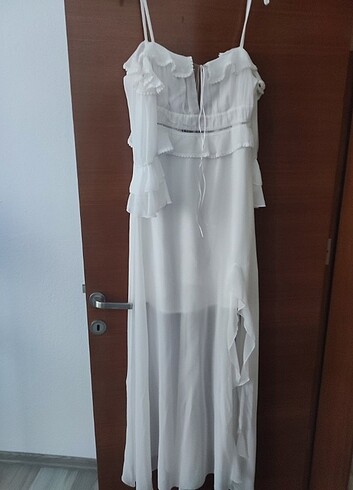 Dış çekim elbisesi beyaz tül elbise 