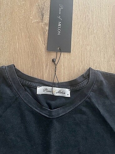 m Beden Cebi taş aksesuarlı tshirt