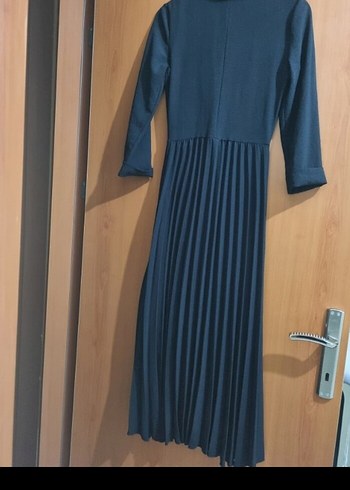 V Yakalı Piliseli Uzun Lacivert Elbise - Görsel 2