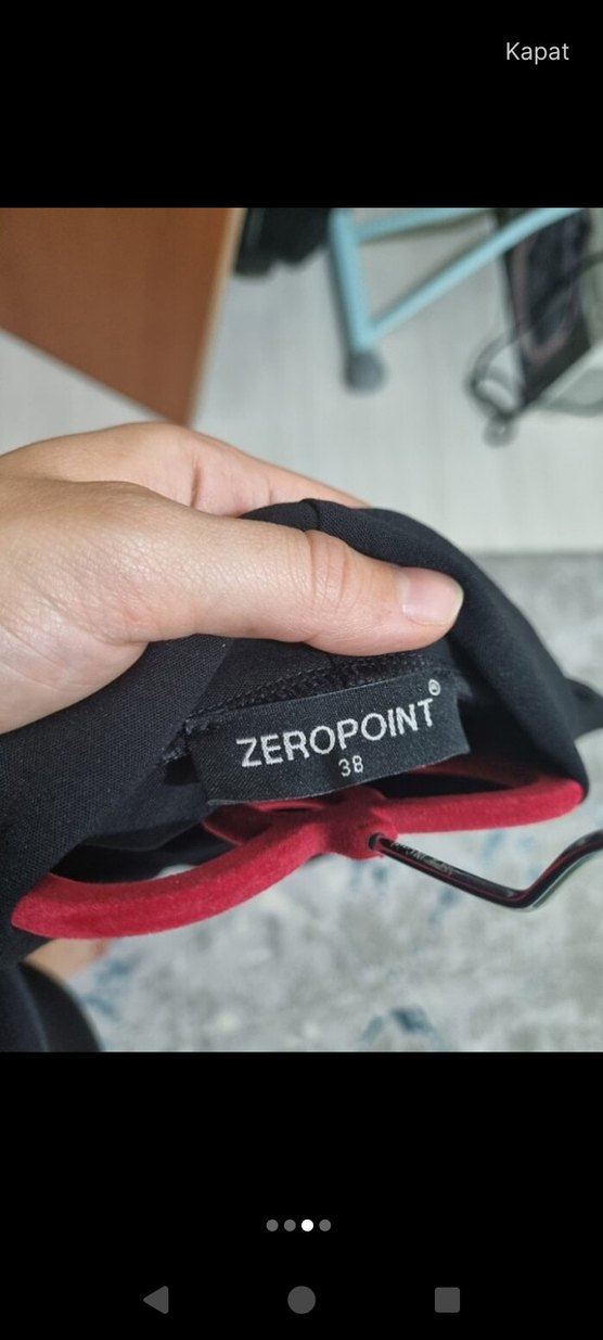 V Yakalı Piliseli Uzun Lacivert Elbise - Görsel 3