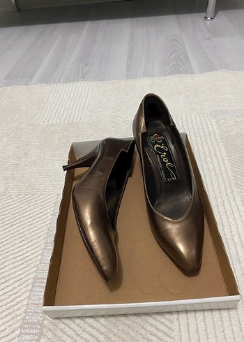 Kahverengi Deri Stiletto Topuklu Kadın Ayakkabı