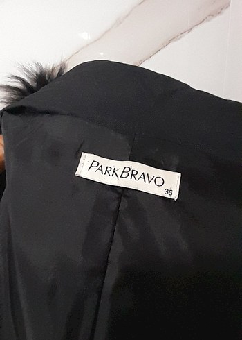 Kürk Detaylı Siyah Kadın Kışlık Mont - Görsel 5