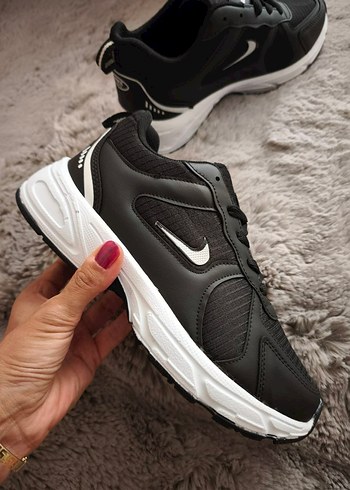 Siyah Kadın Nike Spor Ayakkabı