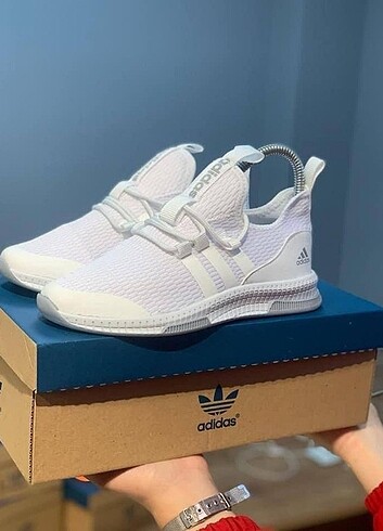 Beyaz Adidas spor ayakkabı Unisex 