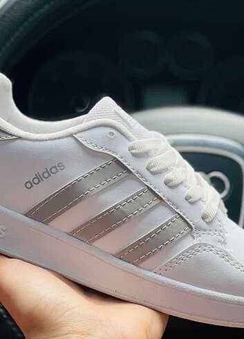 Adidas Beyaz Spor Ayakkabı 
