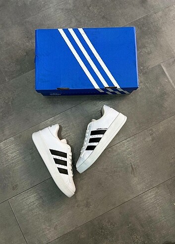37 Beden Adidas Spor Ayakkabı