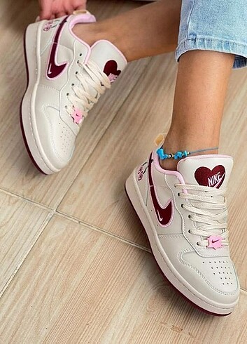 Nike Kiraz Spor Ayakkabı 
