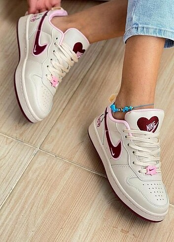 Nike Kiraz Spor Ayakkabı 