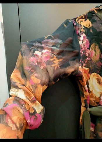 Kolları Tül Detay Uçuş uçuş elbise - Görsel 5