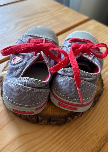 25 Beden Crocs Erkek Çocuk Spor Ayakkabı
