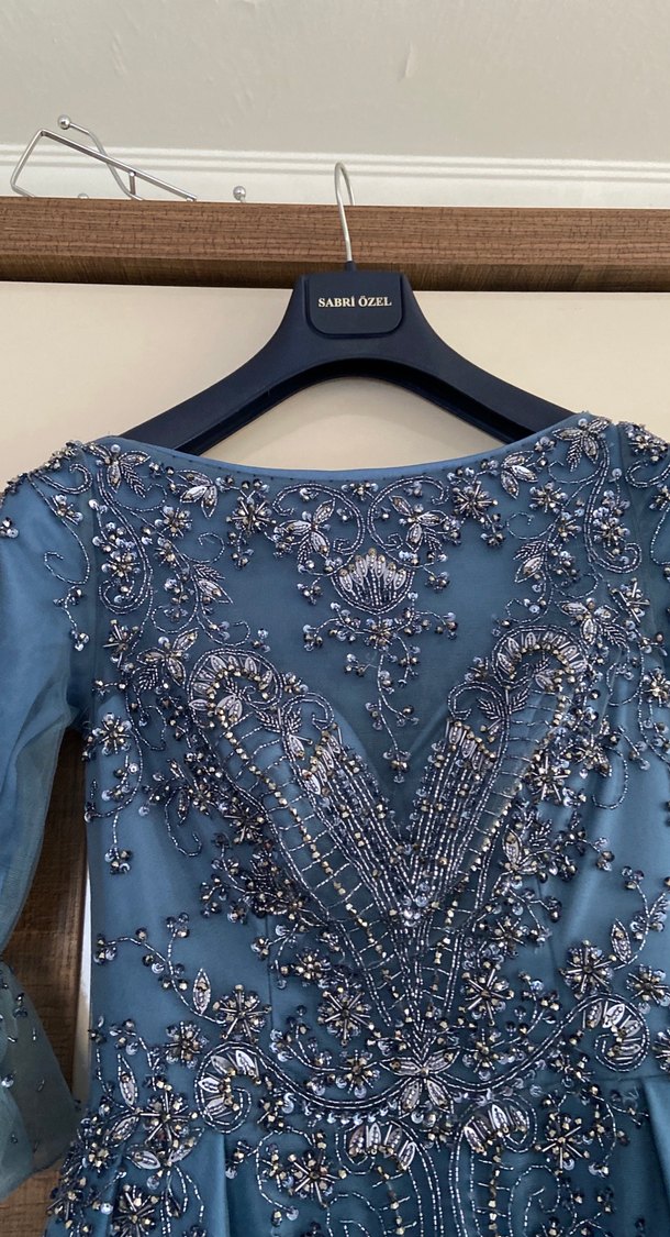 Uzun Kollu Mavi İşlemeli Drapeli Abiye Elbise - Görsel 3