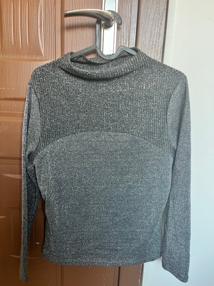 Kadın Gri Yarım Balıkçı Yaka Simli Mevsimlik Kazak - Görsel 2