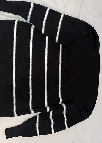 Düğmeli Siyah Çizgili Kadın Hırka - Görsel 2