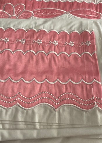 İşlemeli Pembe pike ve Çarşaf Takımı - Görsel 3