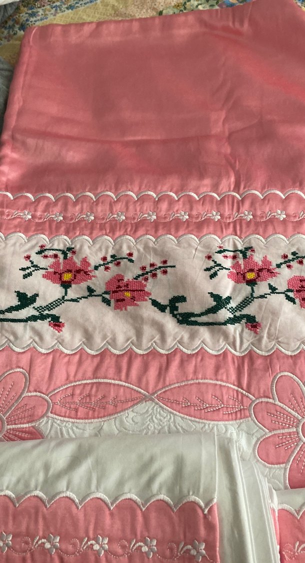 İşlemeli Pembe pike ve Çarşaf Takımı - Görsel 4