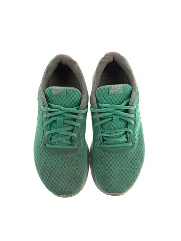 Nike Spor Ayakkabı %70 İndirimli.