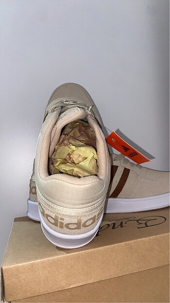 42 Beden ten rengi Renk Adidas Sneaker