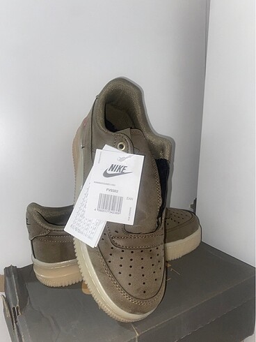37 Beden Nike Supreme Air Force 1