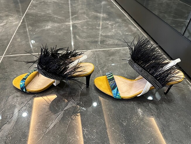 Twist Twist tüylü stiletto