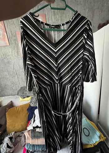 siyah beyaz çizgili elbise - Görsel 3