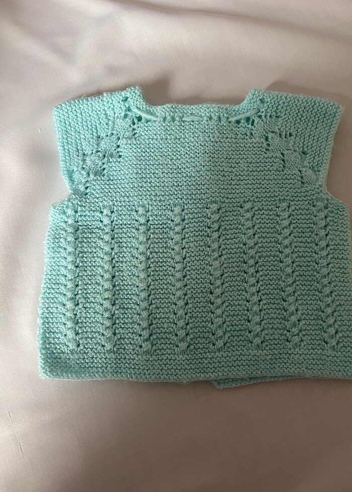 Erkek bebek el örgüsü yelek ve hazır şapka - Görsel 2