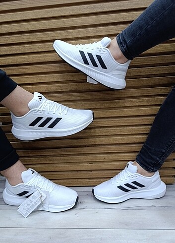 37,5 Beden Orijinal Adidas 36 ile 49.5 numaraları mevcuttur 