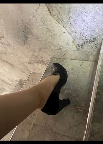 Kadın Siyah Yılan Desenli Tokalı Topuklu Ayakkabı - Görsel 4