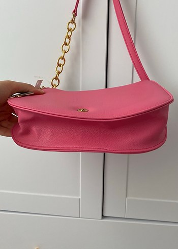 Beden Zincir Detaylı Pembe Kadın Deri Çanta