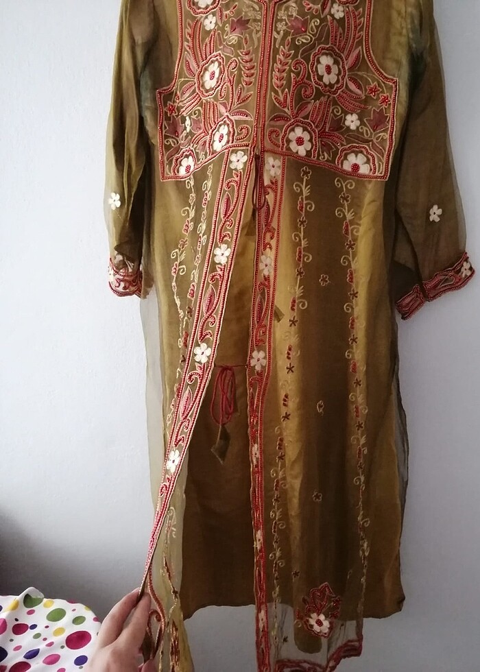 Yeşil üzeri kırmızı işlemeli kaftan takım - Görsel 2