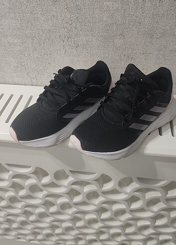 38 Beden siyah Renk Adidas 38numara ayakkabı