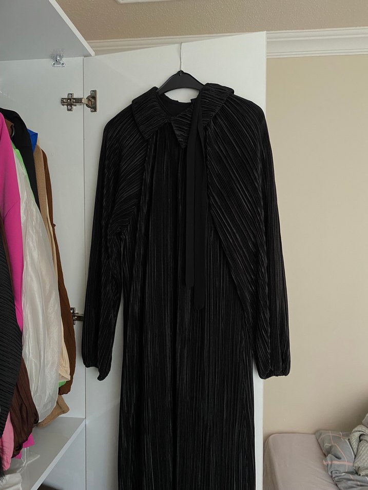 Ahel tasarım Siyah Piliseli Uzun Kollu Uzun Elbise - Görsel 2