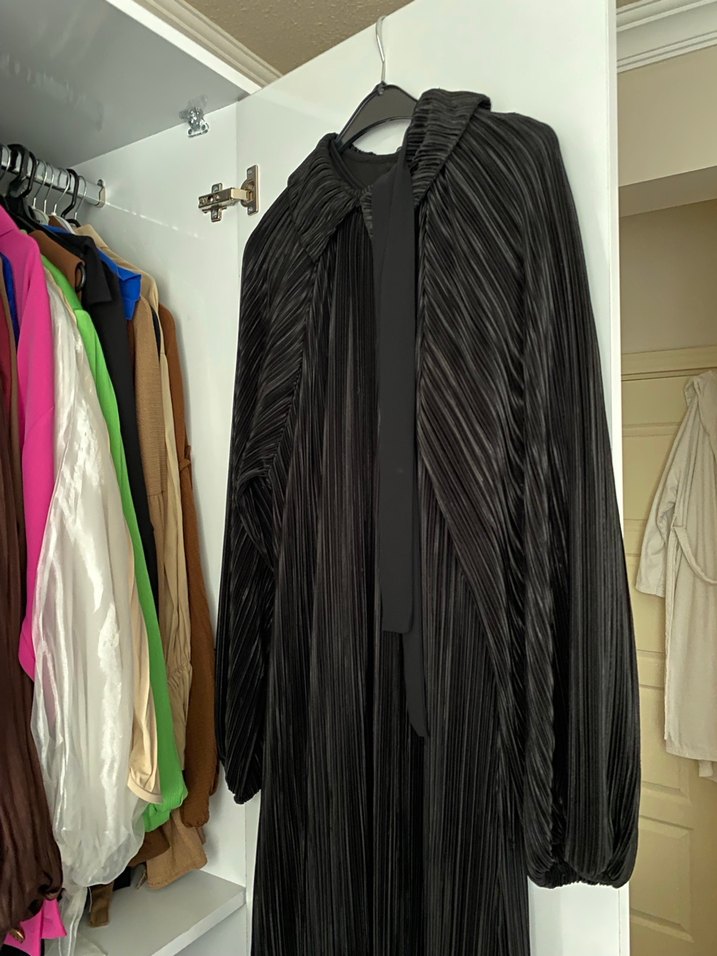 Ahel tasarım Siyah Piliseli Uzun Kollu Uzun Elbise - Görsel 4