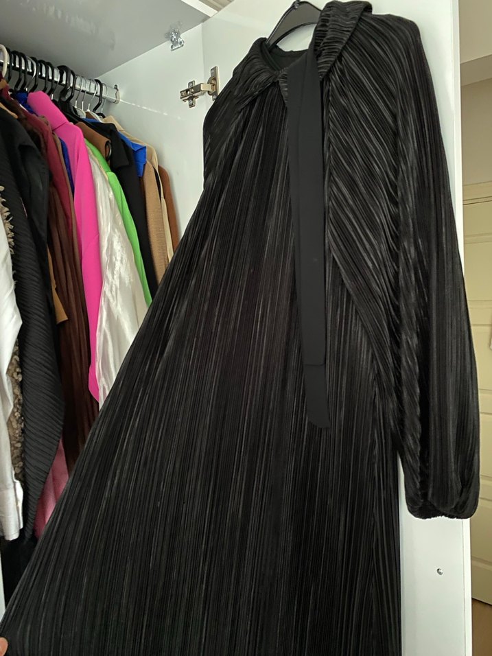 Ahel tasarım Siyah Piliseli Uzun Kollu Uzun Elbise - Görsel 5