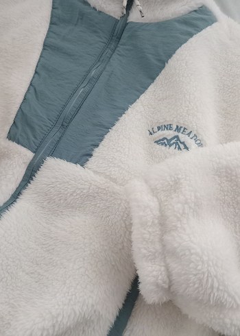 Kadın Beyaz Polar Mont, Yüksek Yaka, Fermuarlı - Görsel 4