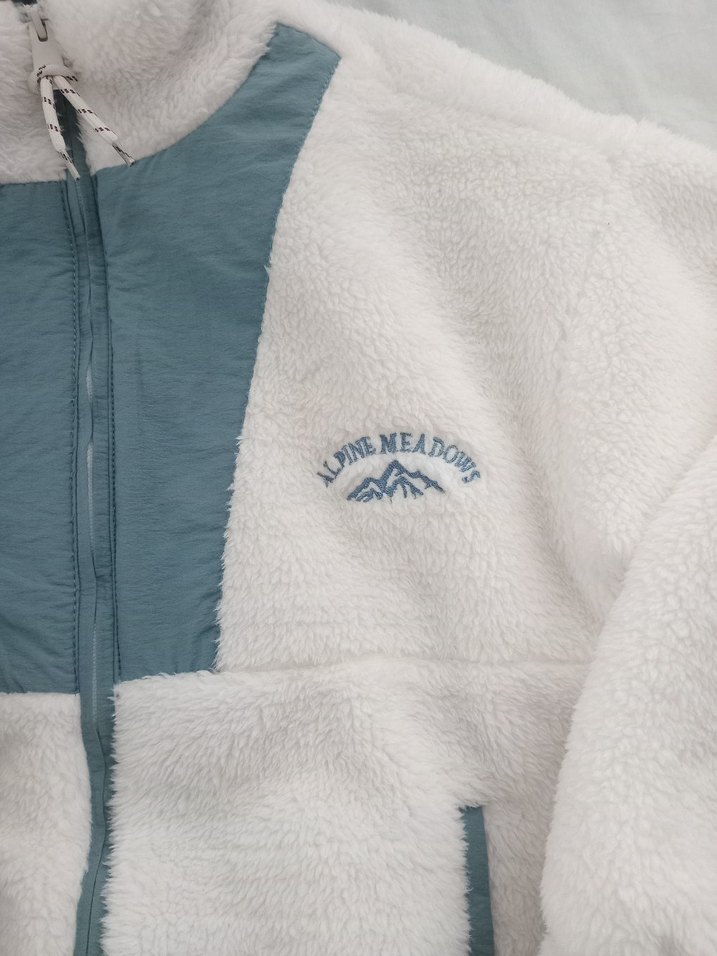 Kadın Beyaz Polar Mont, Yüksek Yaka, Fermuarlı - Görsel 3