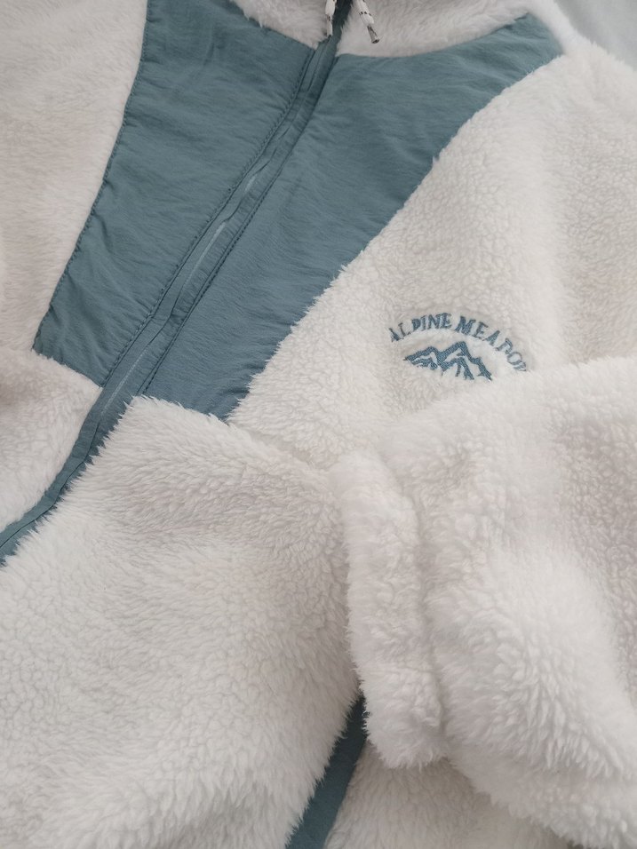 Kadın Beyaz Polar Mont, Yüksek Yaka, Fermuarlı - Görsel 4