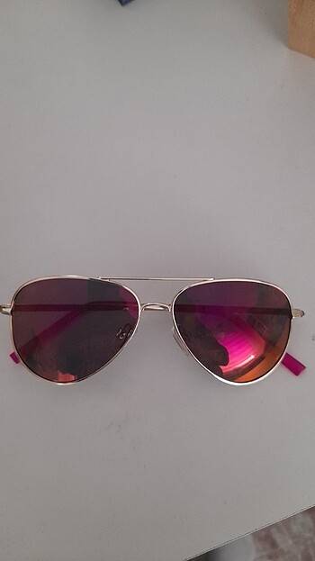Polaroid pembe çift renkli cam güneş gözlüğü