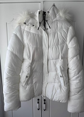 Bershka Beyaz Kürklü Kadın Kışlık Mont