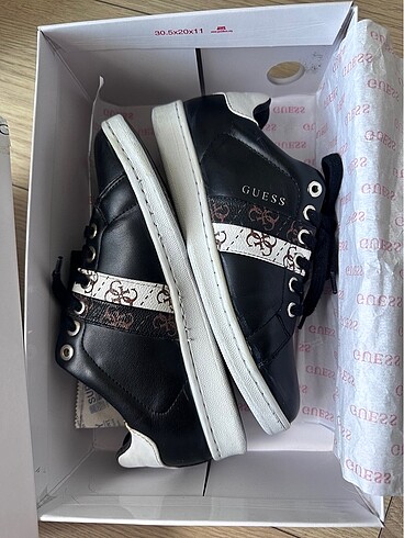 37 Beden siyah Renk Guess sneakers