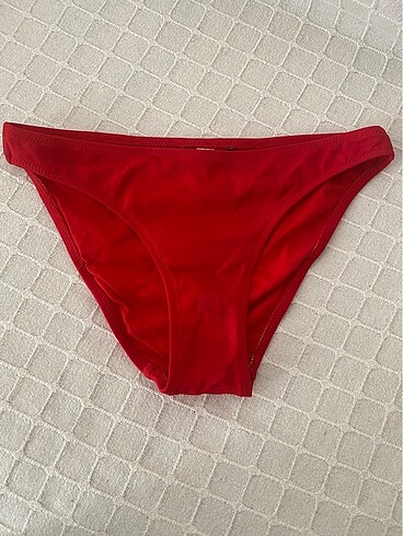 36 beden kırmızı bikini altı