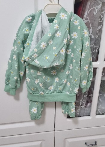 3 Yaş Beden Kız Bebek Uzun Kollu Çiçek Desenli Peluş Detaylı Takım