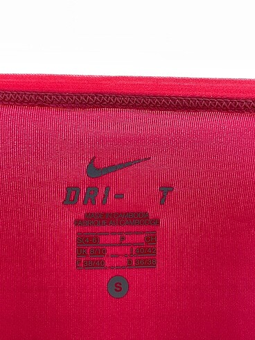 s Beden çeşitli Renk Nike T-shirt %70 İndirimli.