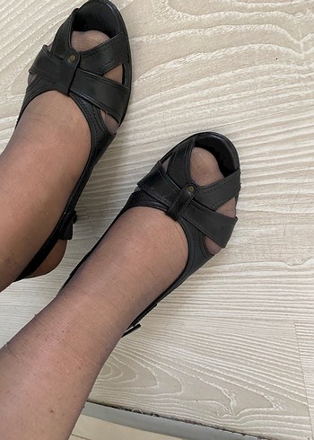 Tokalı Siyah Stiletto Topuklu Kadın Sandalet