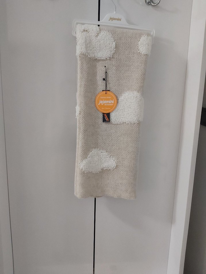 Beyaz Bulut Desenli Pamuk Bebek Battaniyesi - Görsel 3