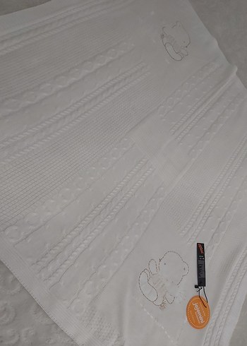 Beyaz Örgü Desenli Çocuk Battaniyesi - Görsel 3